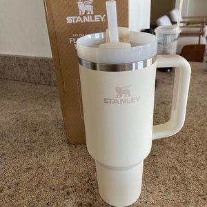 NEW - NOT YET RELEASED - Stanley THE QUENCHER H2.0 FLOWSTATE™ TUMBLER | 40 OZ